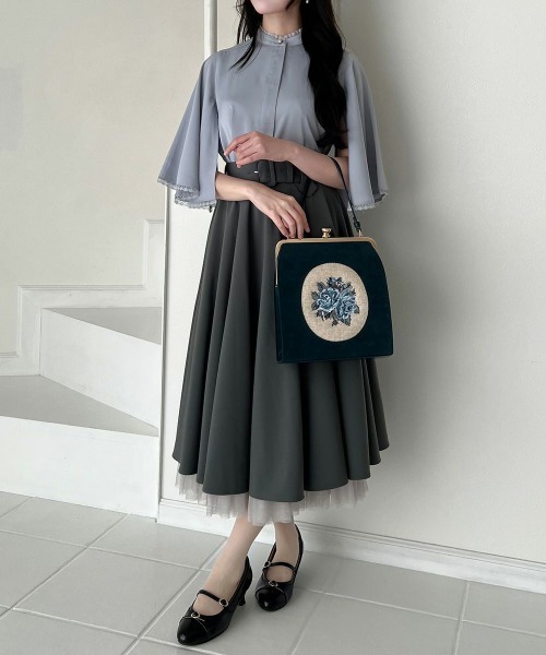 an another angelus（アンアナザーアンジェラス）の「カメオローズ刺繍スクエアがま口バッグ/fint フィント（ハンドバッグ・レディース・ボルドー/ブルーグリーン・FREE）」の3枚目の写真