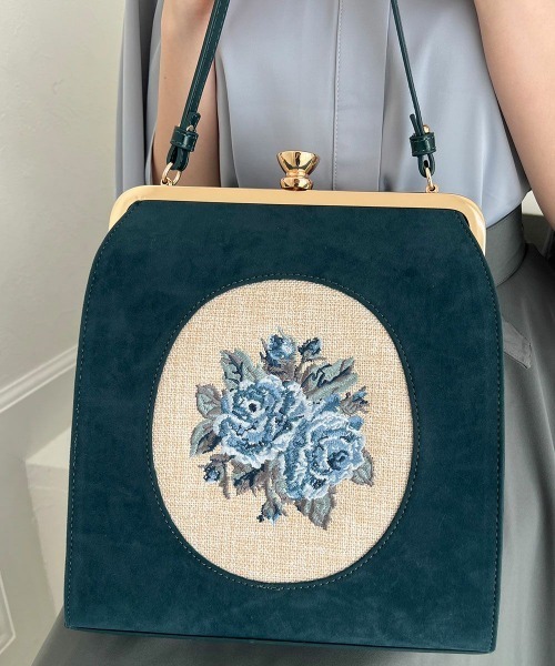 an another angelus（アンアナザーアンジェラス）の「カメオローズ刺繍スクエアがま口バッグ/fint フィント（ハンドバッグ・レディース・ボルドー/ブルーグリーン・FREE）」の4枚目の写真