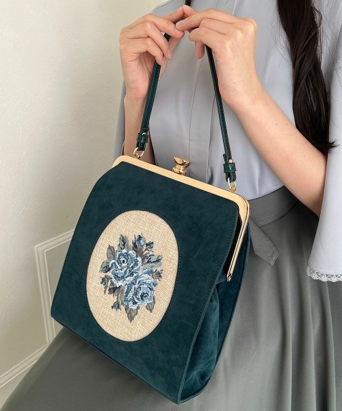 an another angelus（アンアナザーアンジェラス）の「カメオローズ刺繍スクエアがま口バッグ/fint フィント（ハンドバッグ・レディース・ボルドー/ブルーグリーン・FREE）」の5枚目の写真