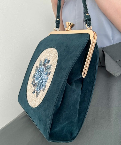 an another angelus（アンアナザーアンジェラス）の「カメオローズ刺繍スクエアがま口バッグ/fint フィント（ハンドバッグ・レディース・ボルドー/ブルーグリーン・FREE）」の7枚目の写真