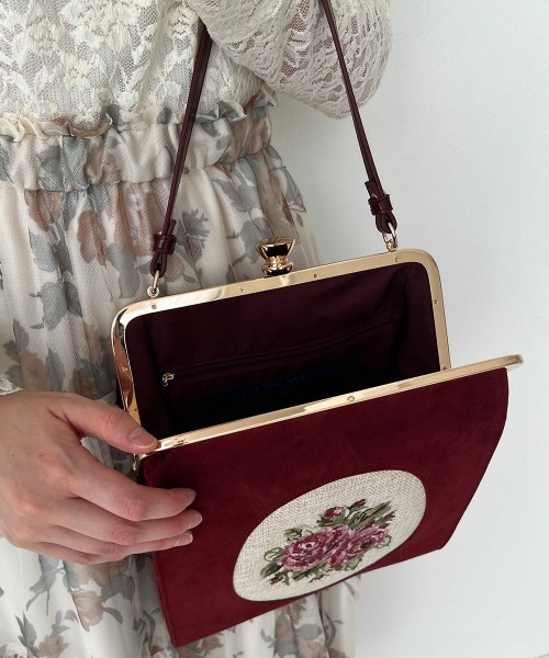 500mlペットボトル収納可】カメオローズ刺繍スクエアがま口バッグ