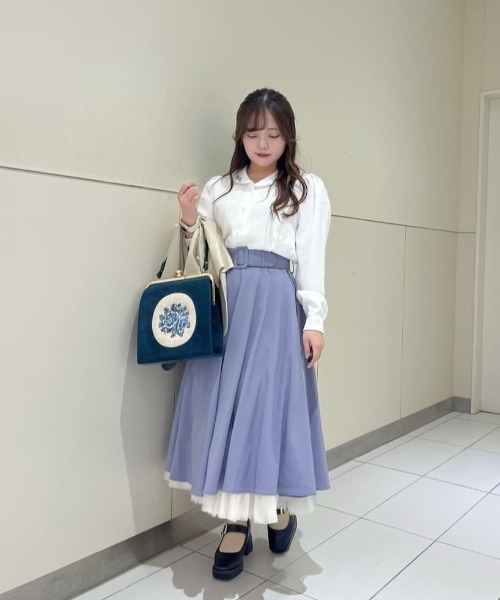 カメオローズ刺繍スクエアがま口バッグ/fint フィント（ハンドバッグ