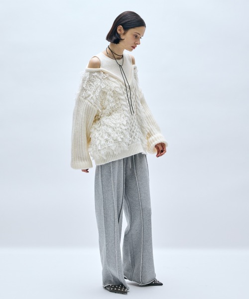 AIC.（エーアイシー）の「カットアウトループ編みケーブルニット