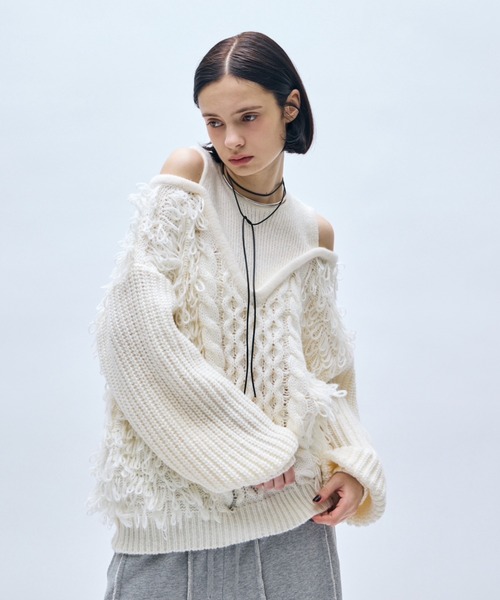 AIC.(エーアイシー)の「カットアウトループ編みケーブルニット(ニット/セーター・レディース・オフホワイト・FREE)」の2枚目の写真