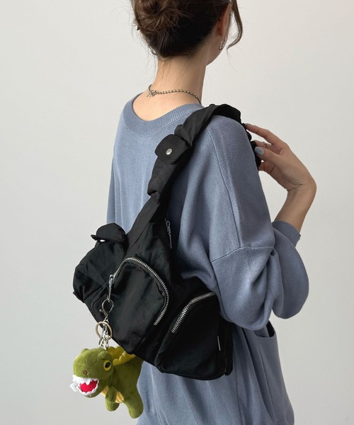 Futier land（フューティアランド）の「マルチポケットバッグ　ショルダーバッグ　アジャスター付き（ショルダーバッグ・レディース・アイボリー/ブラック・FREE）」の2枚目の写真