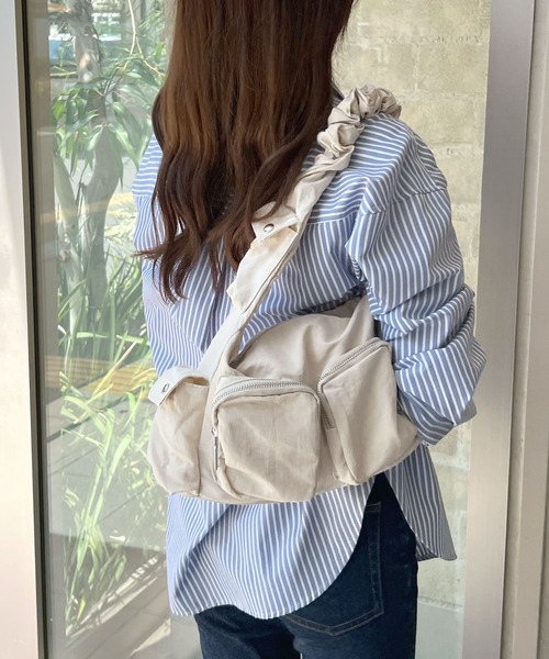 Futier land（フューティアランド）の「マルチポケットバッグ　ショルダーバッグ　アジャスター付き（ショルダーバッグ・レディース・アイボリー/ブラック・FREE）」の3枚目の写真