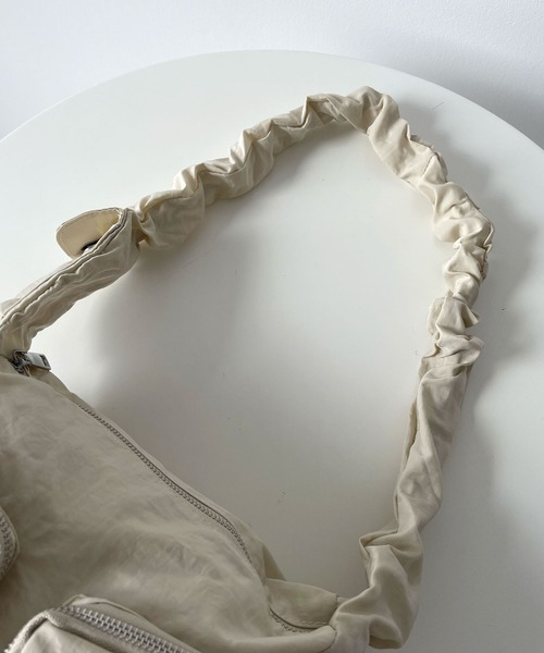 Futier land（フューティアランド）の「マルチポケットバッグ　ショルダーバッグ　アジャスター付き（ショルダーバッグ・レディース・アイボリー/ブラック・FREE）」の20枚目の写真