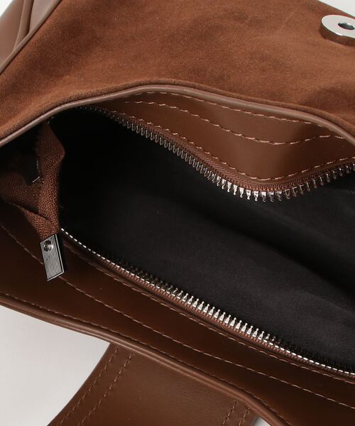 TITTY&CO.（ティティーアンドコー）の「スウェード調ベルトショルダーバッグ（ショルダーバッグ・レディース・ブラウン/ブラック/キャメル・FREE）」の12枚目の写真