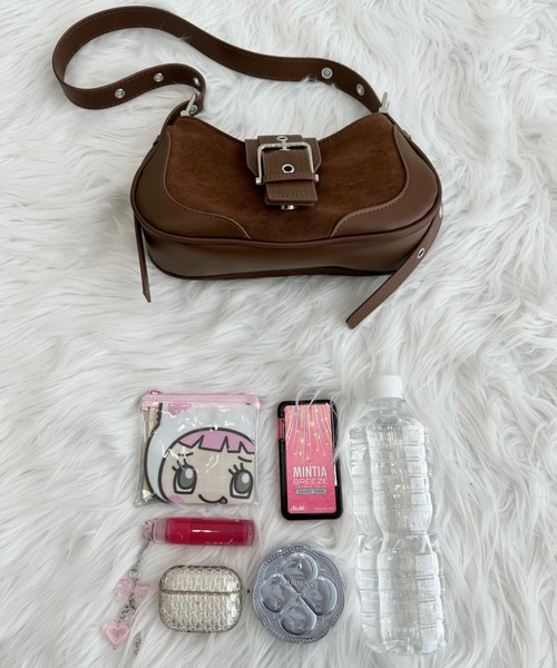 TITTY&CO.（ティティーアンドコー）の「スウェード調ベルトショルダーバッグ（ショルダーバッグ・レディース・ブラウン/ブラック/キャメル・FREE）」の8枚目の写真