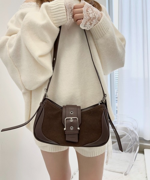 TITTY&CO.（ティティーアンドコー）の「スウェード調ベルトショルダーバッグ（ショルダーバッグ・レディース・ブラウン/ブラック/キャメル・FREE）」の5枚目の写真