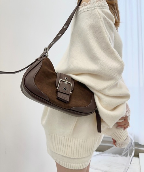 TITTY&CO.（ティティーアンドコー）の「スウェード調ベルトショルダーバッグ（ショルダーバッグ・レディース・ブラウン/ブラック/キャメル・FREE）」の4枚目の写真