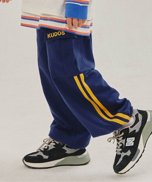 BREEZE（ブリーズ）の「【WEB限定/セットアップ可】サイドラインパンツ_ジュニア対応（スウェットパンツ・キッズ・レッド/ネイビー/オフホワイト/ブラック・90/100/110/120/130/140/150）」の3枚目の写真