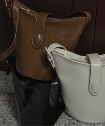 lawgy（ラウジー）の「triangle logo one handle bag / トライアングルロゴワンハンドルバッグ（ハンドバッグ）」