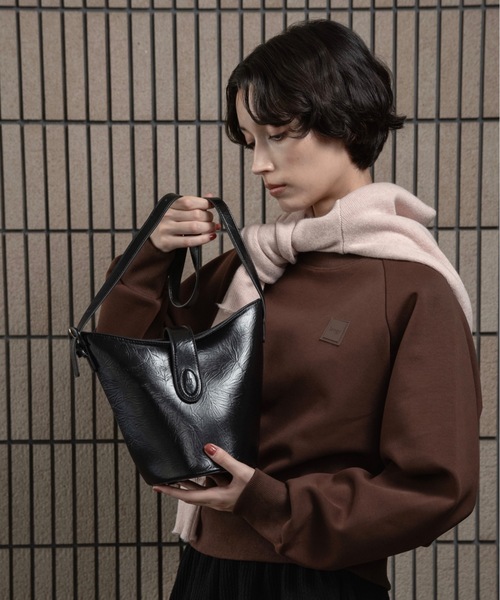 lawgy（ラウジー）の「triangle logo one handle bag / トライアングルロゴワンハンドルバッグ（ハンドバッグ・レディース・ブラック/ホワイト/ブラウン・FREE）」の14枚目の写真