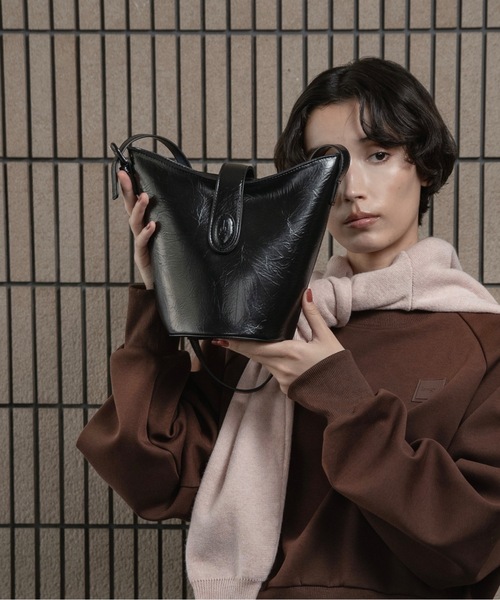 lawgy（ラウジー）の「triangle logo one handle bag / トライアングルロゴワンハンドルバッグ（ハンドバッグ・レディース・ブラック/ホワイト/ブラウン・FREE）」の5枚目の写真