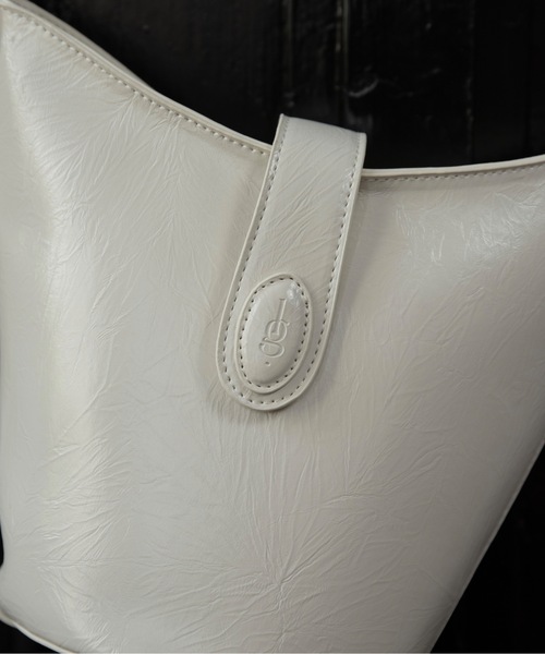 lawgy（ラウジー）の「triangle logo one handle bag / トライアングルロゴワンハンドルバッグ（ハンドバッグ・レディース・ブラック/ホワイト/ブラウン・FREE）」の10枚目の写真