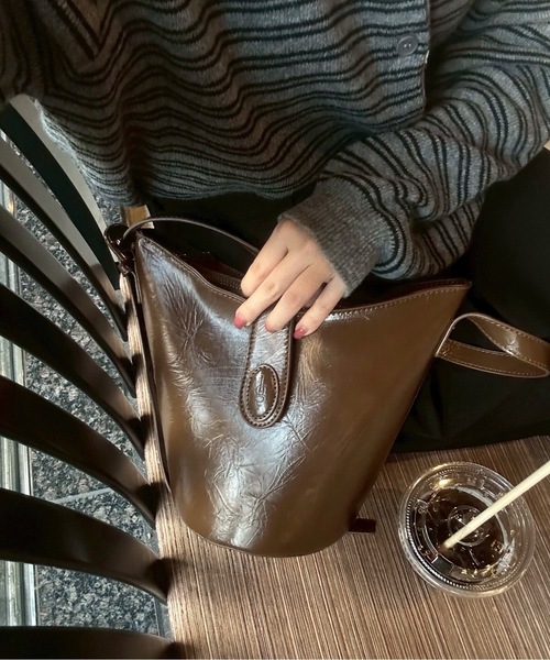 lawgy（ラウジー）の「triangle logo one handle bag / トライアングルロゴワンハンドルバッグ（ハンドバッグ・レディース・ブラック/ホワイト/ブラウン・FREE）」の16枚目の写真