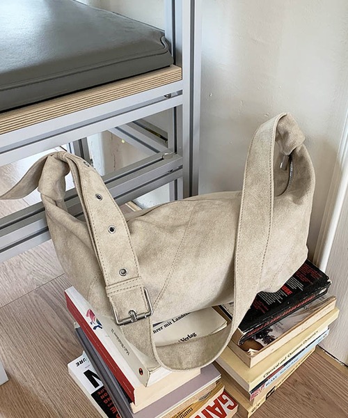 HALEY PESCA(ヘーリーペスカ)の「HALEY PESCA/フェイクスエード ヴィンテージショルダーバッグ(ショルダーバッグ・レディース・イエロー/ブラウン/レッド/ブラック/アイボリー・FREE)」の6枚目の写真