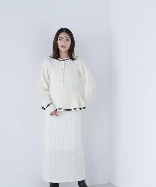 NATURAL BEAUTY BASIC（ナチュラルビューティーベーシック）の「◇ペプラムケーブルニットセットアップ（ワンピース・レディース・ブルー系その他/ホワイト系その他/ブラウン系その他・MEDIUM/P/S）」の2枚目の写真