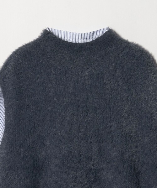A DAY IN THE LIFE UNITED ARROWS(アデイインザライフユナイテッドアローズ)の「フェザー ハイネックベスト+シャツ <A DAY IN THE LIFE>(ニット/セーター・レディース・オフホワイト/ダークグレー・FREE)」の3枚目の写真