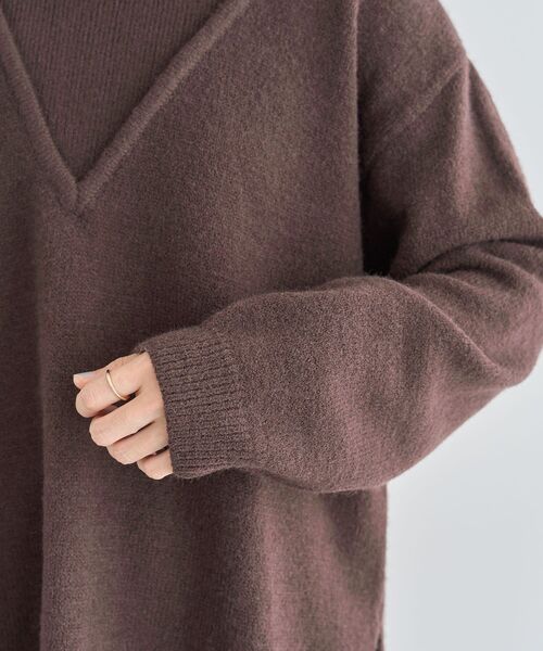 Green　Parks（グリーンパークス）の「フェイクレイヤードVネックニットプルオーバー（ニット/セーター・レディース・杢グレー/ライトベージュ/ブラウン・FREE）」の8枚目の写真