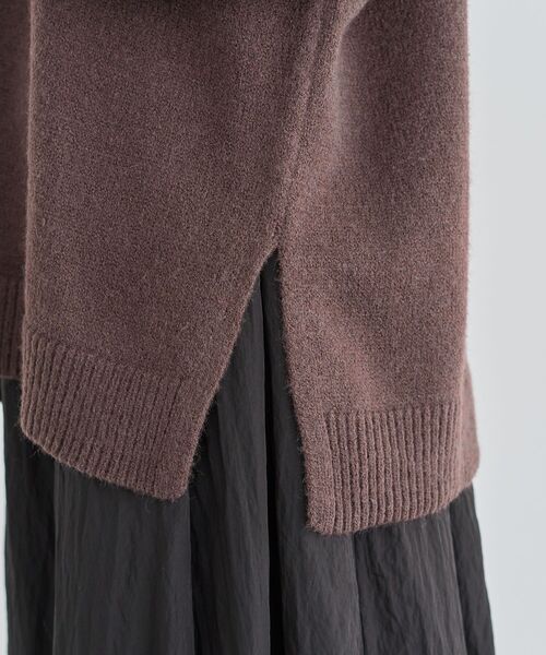 Green　Parks（グリーンパークス）の「フェイクレイヤードVネックニットプルオーバー（ニット/セーター・レディース・杢グレー/ライトベージュ/ブラウン・FREE）」の7枚目の写真
