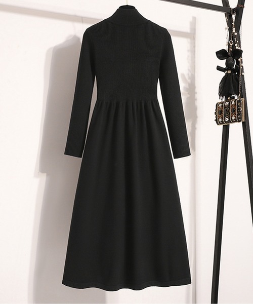 CHUL(チュル)の「ハーフジップハイネックワンピース(ワンピース・レディース・ブラック/ホワイト・MEDIUM/X-LARGE/LARGE)」の4枚目の写真