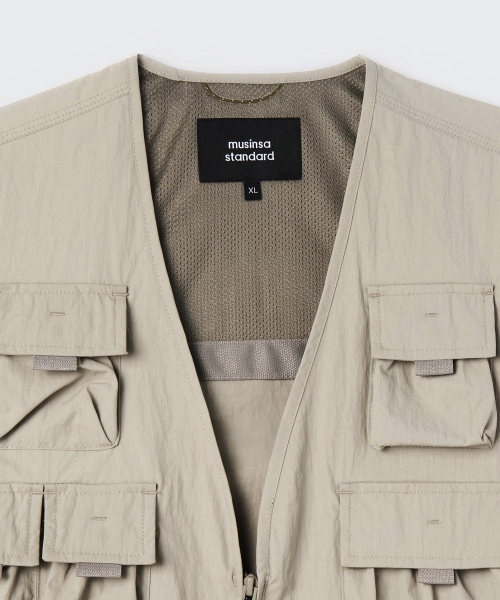 MUSINSA STANDARD（ムシンサスタンダード）の「[シティレジャー] ユーティリティフィッシングベスト [グレーシュベージュ]（ベスト・メンズ・その他・X-LARGE/XX-LARGE/MEDIUM/LARGE）」の6枚目の写真