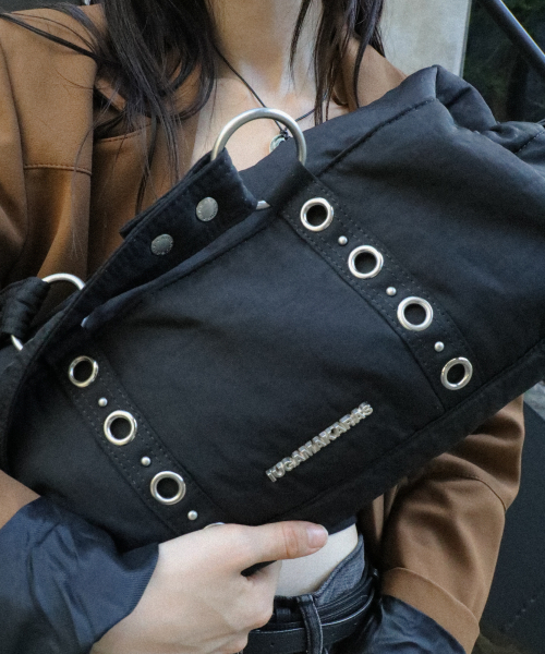 IUGAMAKARAS（イウガマカラス）の「Nylon Eyelet Duffle Bag (Black)（ボストンバッグ・レディース・その他・FREE）」の8枚目の写真
