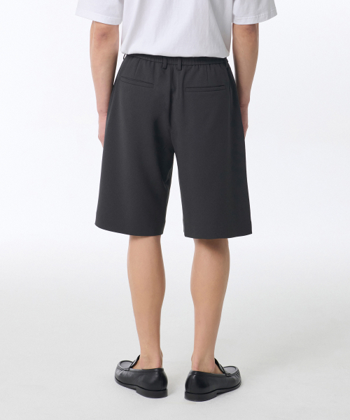 MUSINSA STANDARD（ムシンサスタンダード）の「クレープワンタックワイドバンディングショーツ[ダークグレー]（その他パンツ・メンズ・その他・38/42/36/34/32/30/26/28）」の2枚目の写真
