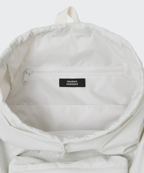 MUSINSA STANDARD（ムシンサスタンダード）の「クランクルドローストリングイージーバックパック [ダスティクリーム]（バックパック/リュック・レディース・その他・FREE）」の5枚目の写真