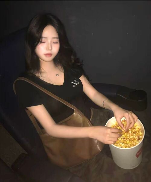 MUCENT(ムセント)の「ヤティサイドシャーリングVネック半袖ティー(4色)(Tシャツ/カットソー・レディース・チャコール/ホワイト/グレー/ブラック・FREE)」の21枚目の写真