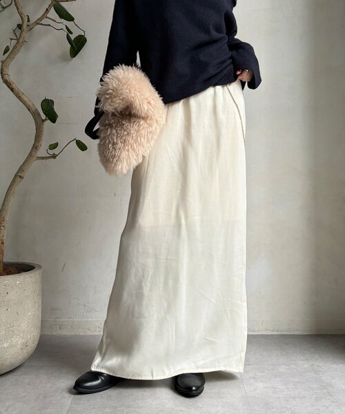 DouDou（ドゥドゥ）の「サテンストレートスカート（スカート・レディース・オフホワイト/モカ/ブラック・36/38）」の2枚目の写真