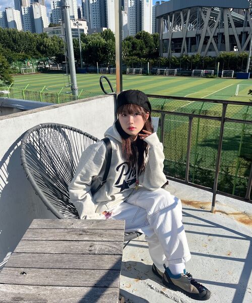 PHYSICAL DEPARTMENT(フィジカル デパートメント)の「アップリケスターテールフード_オートミール(パーカー・レディース・その他・LARGE/X-LARGE/MEDIUM/SMALL)」の12枚目の写真