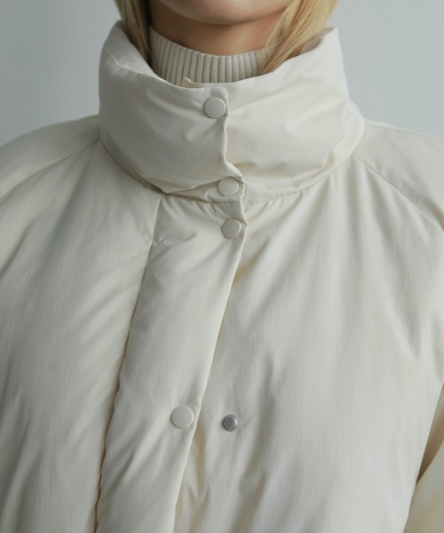 anuke（アンヌーク）の「[anuke/アンヌーク] スタンドカラーダウンコート（ダウンジャケット/コート・レディース・アイボリー/ブラック・36）」の5枚目の写真