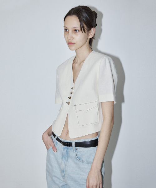 EN OR(エンオール)の「SINGLE STITCH DETAILED CROP JACKET - CREAM(その他アウター・レディース・その他・SMALL/MEDIUM)」の2枚目の写真