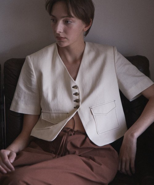 EN OR(エンオール)の「SINGLE STITCH DETAILED CROP JACKET - CREAM(その他アウター・レディース・その他・SMALL/MEDIUM)」の3枚目の写真