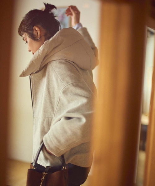 Gready Brilliant（グレディブリリアン）の「フード付ウールショート