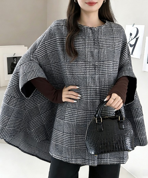 ONEP STAR(ワンピスター)の「千鳥格子柄ケープコート(その他アウター・レディース・ブラック・MEDIUM/LARGE/X-LARGE)」の2枚目の写真