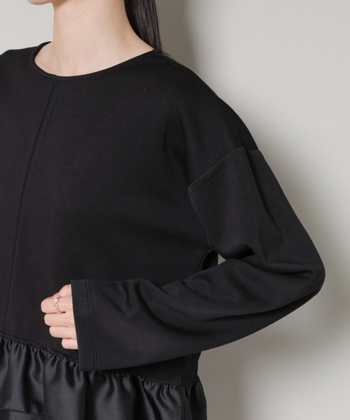 NANO universe（ナノユニバース）の「ダンボールカットサテンペプラムトップス（Tシャツ/カットソー・レディース・ホワイト/ブラック/ブルー・FREE）」の9枚目の写真