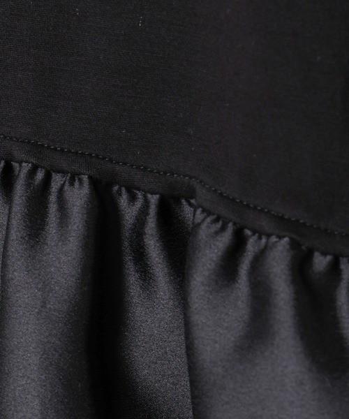 NANO universe（ナノユニバース）の「ダンボールカットサテンペプラムトップス（Tシャツ/カットソー・レディース・ホワイト/ブラック/ブルー・FREE）」の11枚目の写真