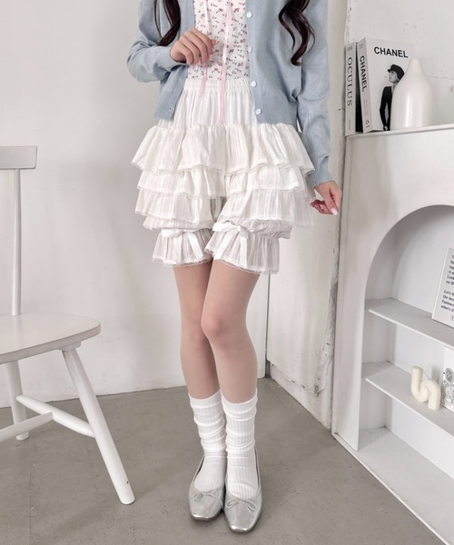 Loueme(ルエム)の「キャンディフリルショートパンツ(その他パンツ・レディース・ブラック/ライトブルー/ホワイト/ピンク・FREE)」の6枚目の写真