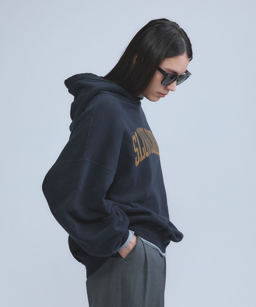 Chaos(カオス)の「Chaos(カオス)/◇REMI RELIEF◇別注ロゴフーディー(スウェット・レディース・ネイビー系/ホワイト・FREE)」の2枚目の写真