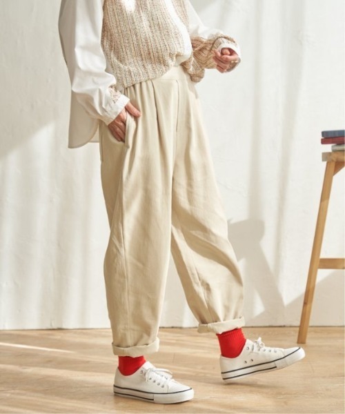 LBC（エルビーシー）の「コットンゆるテーパードパンツ（その他パンツ・レディース・ブルー系その他/オフホワイト/ベージュ/ブラック・M/L）」の11枚目の写真