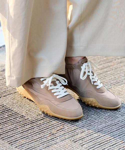 FRAMeWORK(フレームワーク)の「MOHI/モヒ SUEDEポリエステルコンビネーションスニーカー(スニーカー・レディース・ベージュ/ブラック・38/39/36/37)」の1枚目の写真