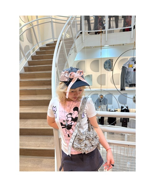Desigual(デシグアル)の「ミッキー アシンメトリー カラーブロック Tシャツ ディズニー(Tシャツ/カットソー・レディース・ホワイト・S/XS/M/L/XL)」の1枚目の写真