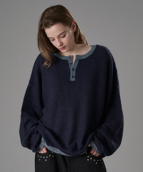 ONCILY(オンシェリー)の「COLOR ACCENT HENRY NECK KNIT / 配色ヘンリーネックニット(ニット/セーター・メンズ・ネイビー/グレー/アイボリー・SMALL/MEDIUM/LARGE)」の3枚目の写真