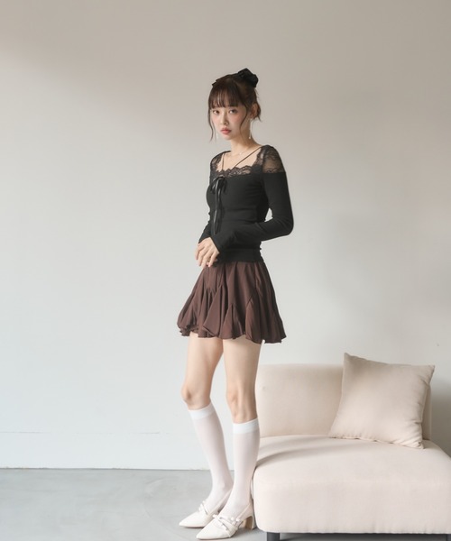 Nadana（ナダナ）の「カップ付きレース切替クロスストラップトップス（Tシャツ/カットソー・レディース・ブラック/アイボリー・FREE）」の4枚目の写真