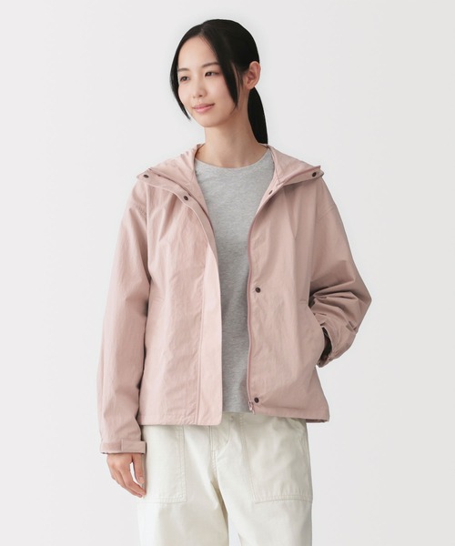 無印良品(ムジルシリョウヒン)の「婦人 撥水UVカットポケッタブルフードジャケット(その他アウター・レディース・ライトイエロー/ブラウン系/スモークピンク/アイボリー/ダークネイビー・L/M/S/XL)」の5枚目の写真