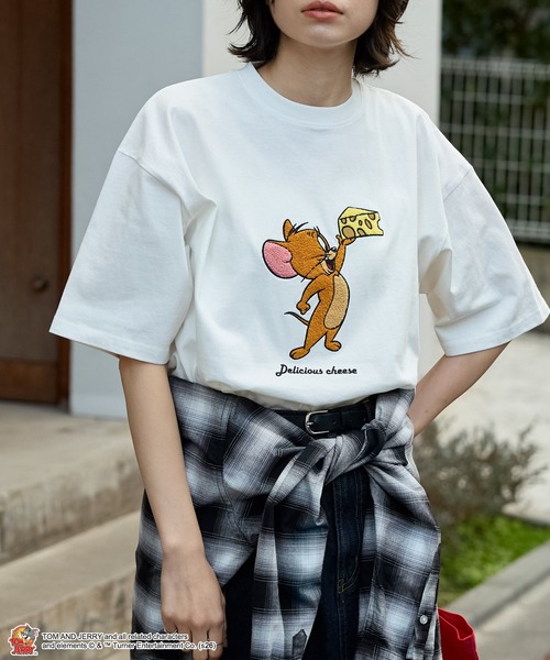 Tom&Jerry(トムアンドジェリー)の「【TOM and JERRY】別注 ヴィンテージデザイン プリント 刺繍 オーバーサイズ 半袖Tシャツ(Tシャツ/カットソー・レディース・ワイン系/オフホワイト/ネイビー/スミクロ/ブラック系・L/M)」の1枚目の写真
